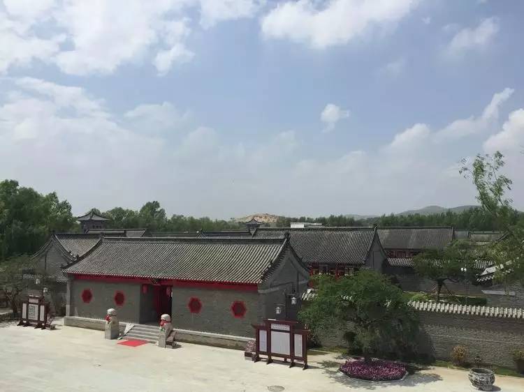 代钦塔拉王府（图什业图王府）景区