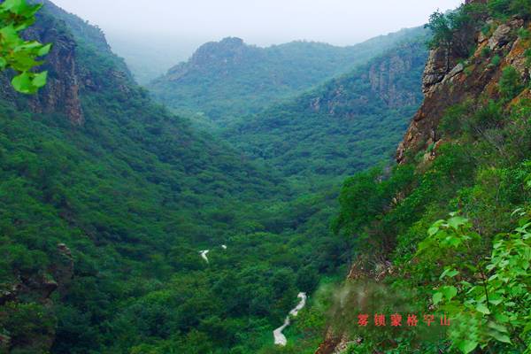 杜尔基境内的蒙格罕山景色