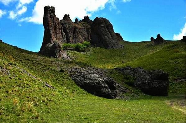 哈日诺尔驼峰岭