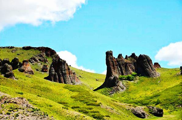 哈日诺尔驼峰岭