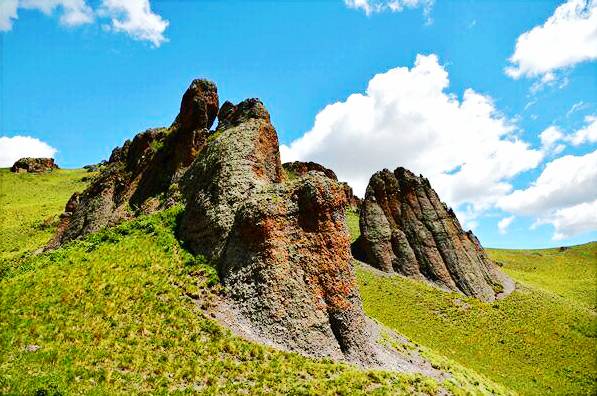 哈日诺尔驼峰岭