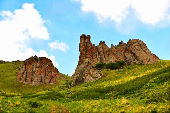 哈日诺尔驼峰岭