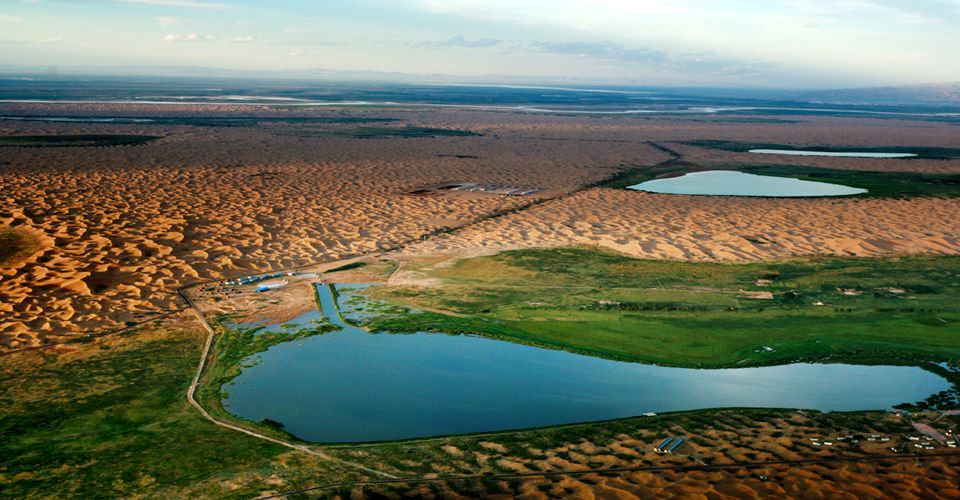 库布其七星湖沙漠生态旅游区（AAAA级）