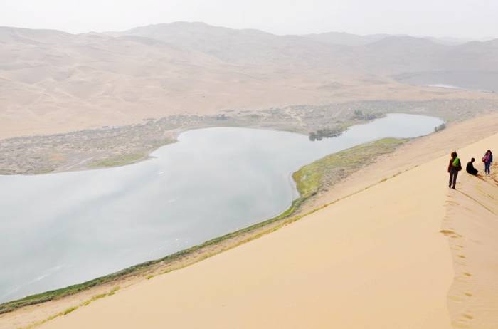 巴丹吉林沙漠景区苏敏吉林湖