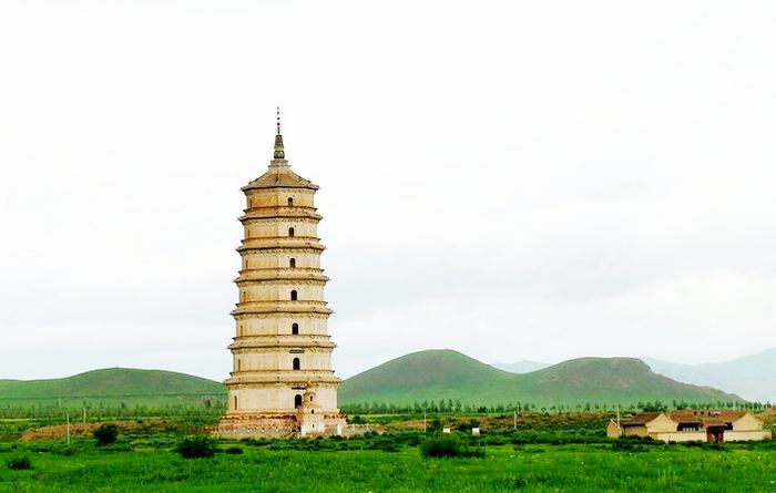 赛罕乌拉景区辽庆州白塔